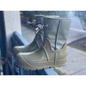 UGG® Women’s Raincloud Lace Burnt Olive Rubber Waterproof Rain Boots SZ US 8